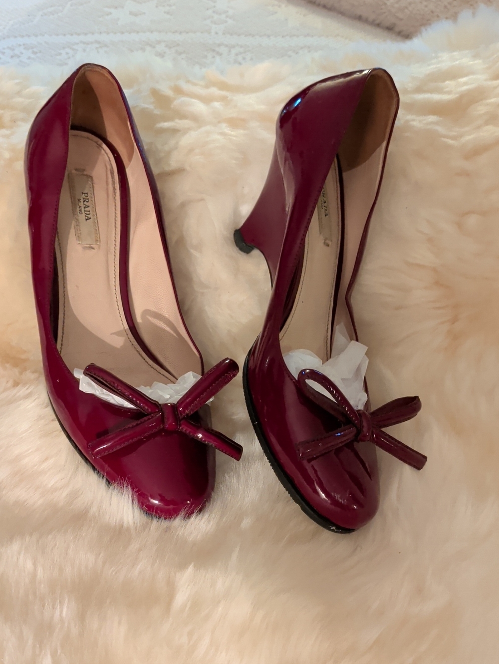 Prada Womens Burgundy Patent Leather Bow Pumps